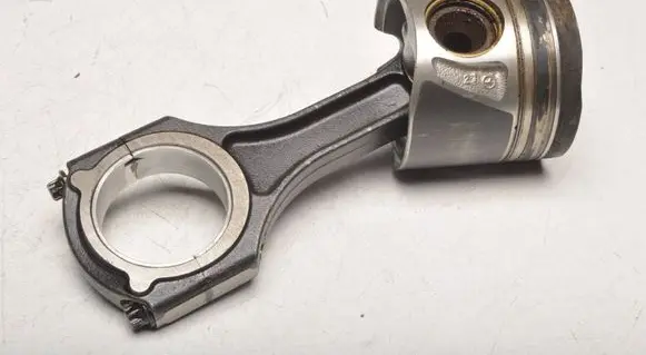 Mercedes-Benz C W205 Piston 