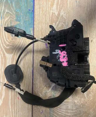 Infiniti FX Front door lock 82503100r