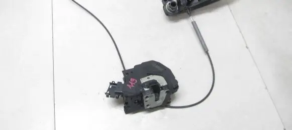 Renault Trafic III (X82) Front door lock 805025102R