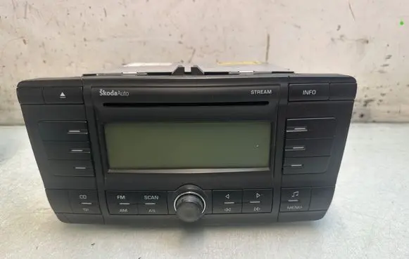 Skoda Octavia Mk2 (1Z) Radio/CD/DVD/GPS head unit 1Z0035161B