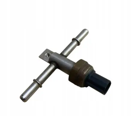 Ford Mondeo Mk III Fuel pressure sensor 8W839F972AA