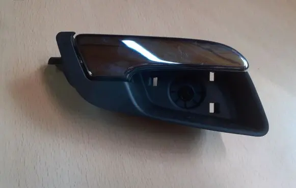 Chevrolet Trax Rear door interior handle 13586894 13586890 13586892