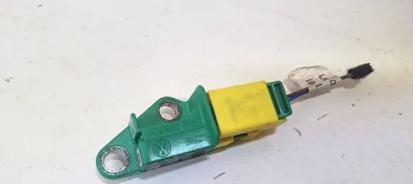 Volkswagen Golf V Airbag deployment crash/impact sensor 1K0909606D