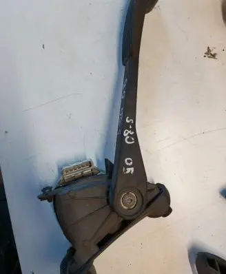 Volvo XC70 Accelerator throttle pedal 30683516 6PV00853712