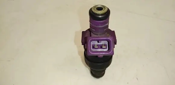 Volvo S40, V40 Fuel injector 9125118