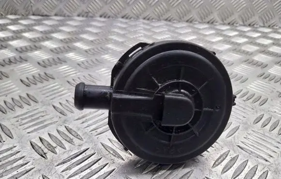 Audi A4 S4 B6 8E 8H Oil breather separator 