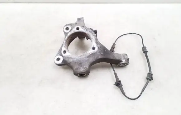 Opel Insignia A Front wheel hub spindle knuckle 13243519