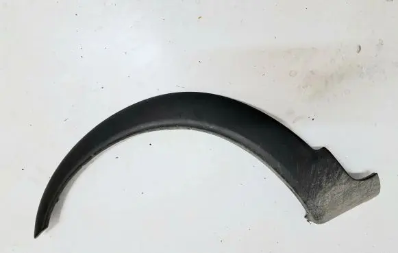 Fender trim (molding)