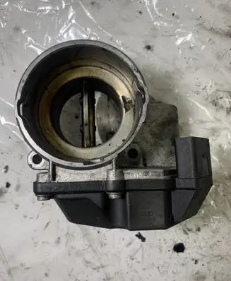 Volkswagen Golf Plus Throttle valve 03G128063A A2C53249824