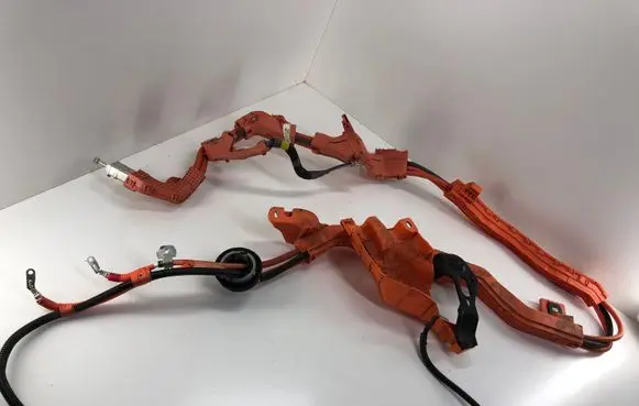 Toyota RAV 4 (XA40) Positive cable (battery) 8216542070