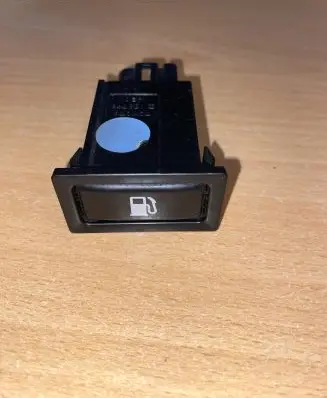 Toyota Avensis T250 Fuel tank opening switch 156795