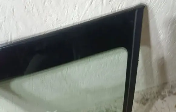 Nissan X-Trail T30 Rear side window