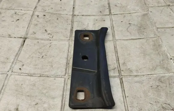 Audi A2 Fender mounting bracket 8Z0821235