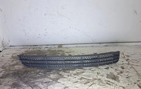 Volvo XC90 Front bumper lower grill 08662997
