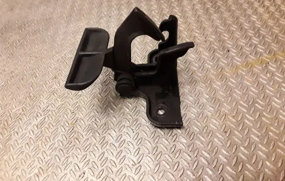 Mercedes-Benz CLS C219 Engine bonnet (hood) release handle 2098800164 A2098800164