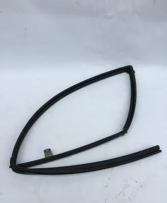 Toyota Hilux VIII Door glass rail 