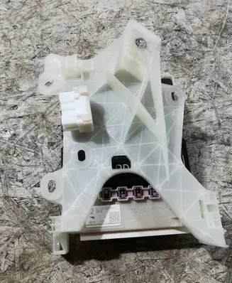 Toyota RAV 4 (XA50) Fuse module 8273042890C 5973 3B100551