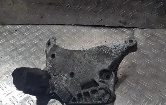 Volkswagen PASSAT B7 Engine mounting bracket 03L199207