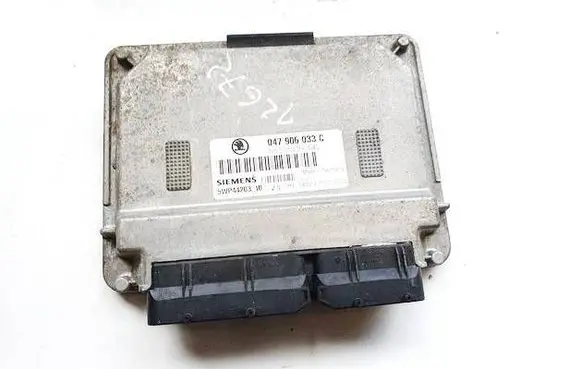 Skoda Fabia Mk1 (6Y) Engine control unit/module 047906033C