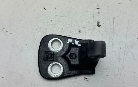 Land Rover Discovery 4 - LR4 Front door lower hinge