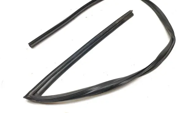 KIA Rio Rubber seal front door window/glass 