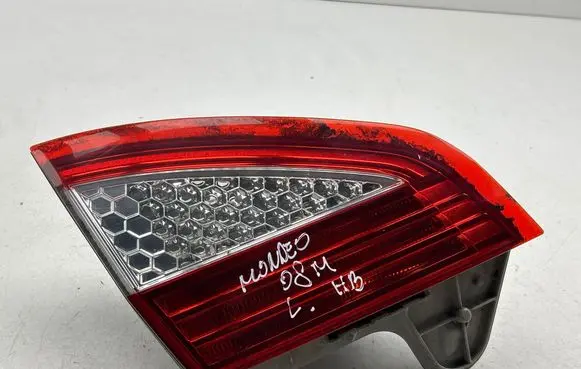 Tailgate rear/tail lights
