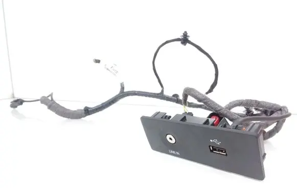 Ford Focus USB socket connector CM5T044K62AA