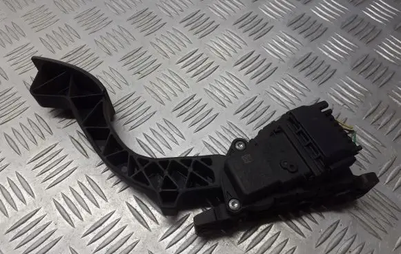 Ford Focus C-MAX Accelerator throttle pedal 4M51-9F836-AN