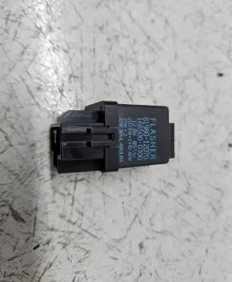 Lexus ES 250 - 300 - 330 Hazard warning light relay 8198012070 1665000300