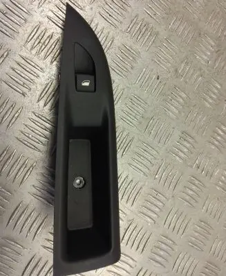 Opel Mokka X Electric window control switch 9835154080