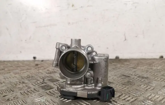 Opel Zafira C Electric throttle body valve 55565489