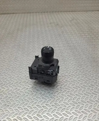 Toyota Yaris XP210 Wing mirror switch 183911