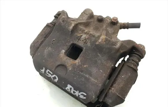 Nissan Juke I F15 Front brake caliper