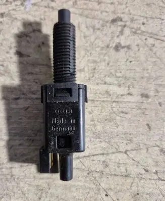 Audi A6 S6 C5 4B Brake pedal sensor switch 811907