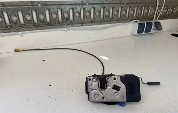 Renault Trafic II (X83) Front door lock 8200008248 91166227 9166227