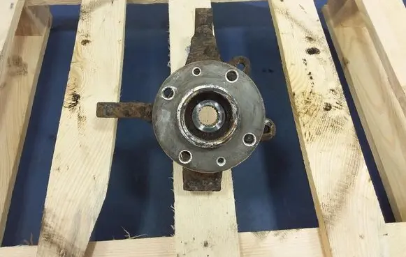 Dacia Sandero Front wheel hub spindle knuckle 