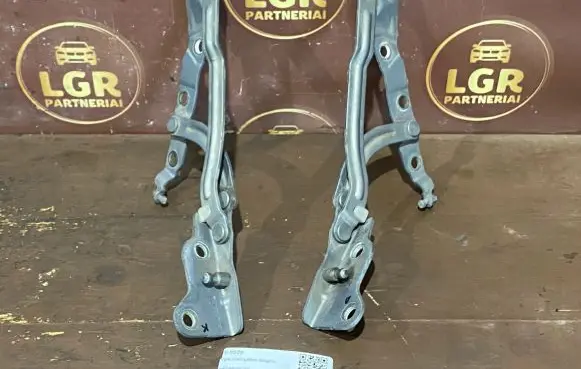 Volvo S40 Tailgate/trunk/boot hinge 30716248 30716249