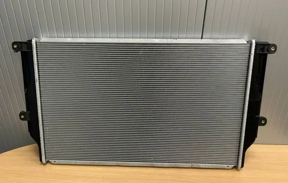 Toyota RAV 4 (XA40) Coolant radiator 1640026390 1640026421 DRM50025