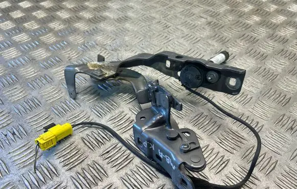 Mercedes-Benz A W176 Bonnet Pedestrian Airbag Actuator A1179061000