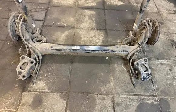 Fiat 500L Rear axle beam 