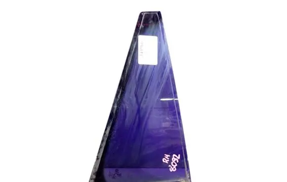 Volkswagen Golf V Front door window glass four-door