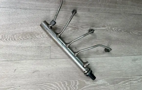 Fuel main line pipe