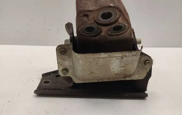 Engine mount bracket