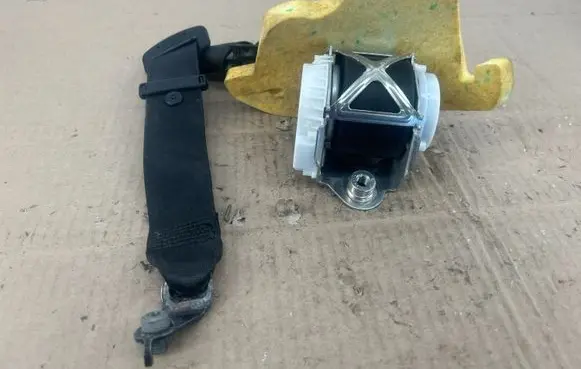 BMW 5 E60 E61 Front seatbelt 34078319 1301141233 VX8VY347