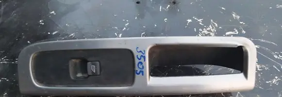 Volvo V50 Electric window control switch 8679669