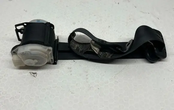 Mitsubishi Pajero Rear seatbelt N1527