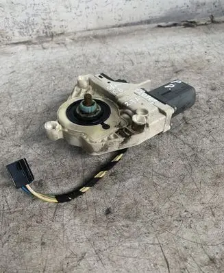 Audi A6 S6 C6 4F Front door window regulator motor 4F0959802