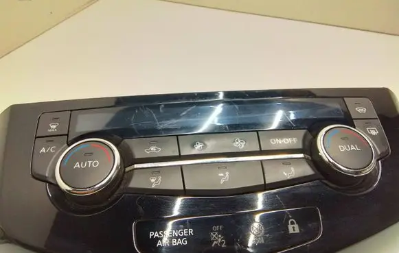 Nissan Qashqai Climate control unit 275004EA1A 20150314 T907771D