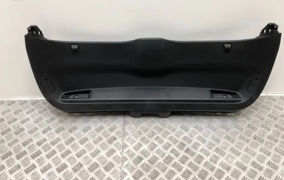 Tailgate trim
