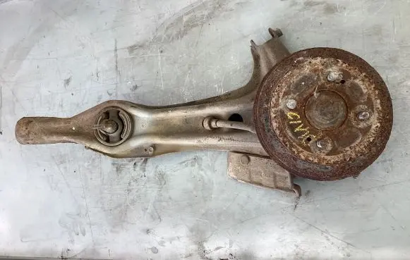 Rear wheel hub